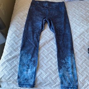 LuluLemon womens cropped legging